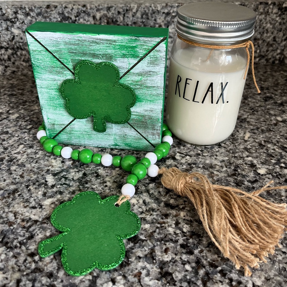 St Patrick’s Day Tiered Tray decor